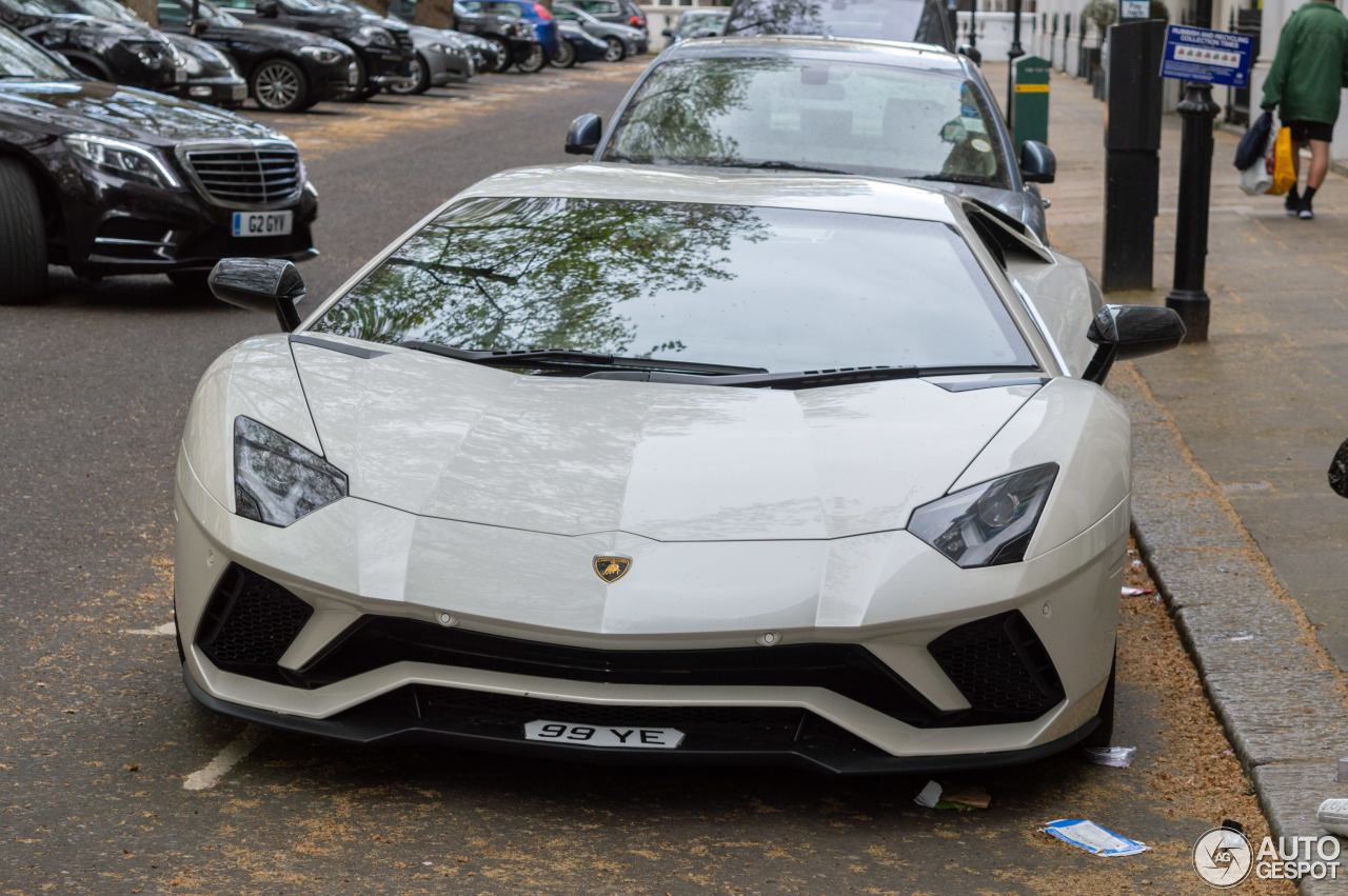 Lamborghini Aventador S LP740-4