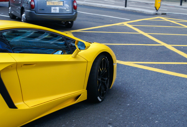 Lamborghini Aventador LP700-4