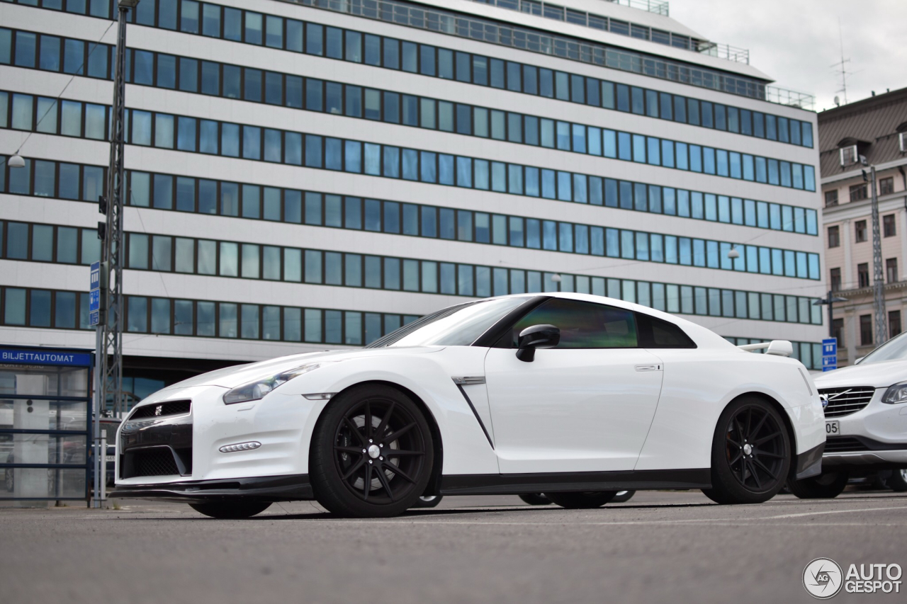 Nissan GT-R 2011