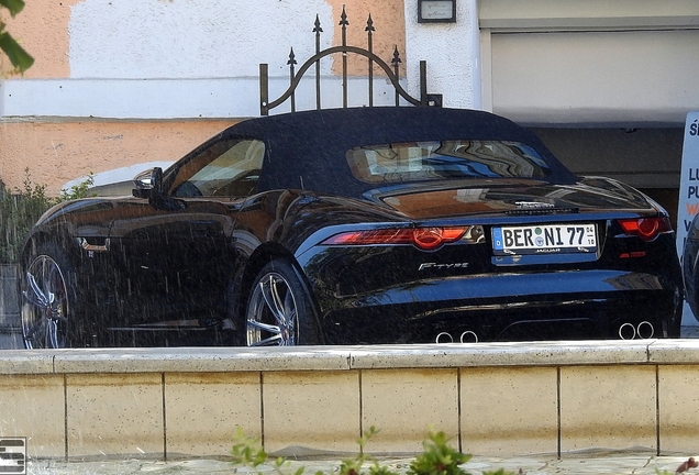 Jaguar F-TYPE R AWD Convertible