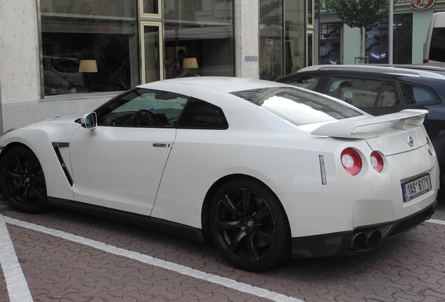 Nissan GT-R