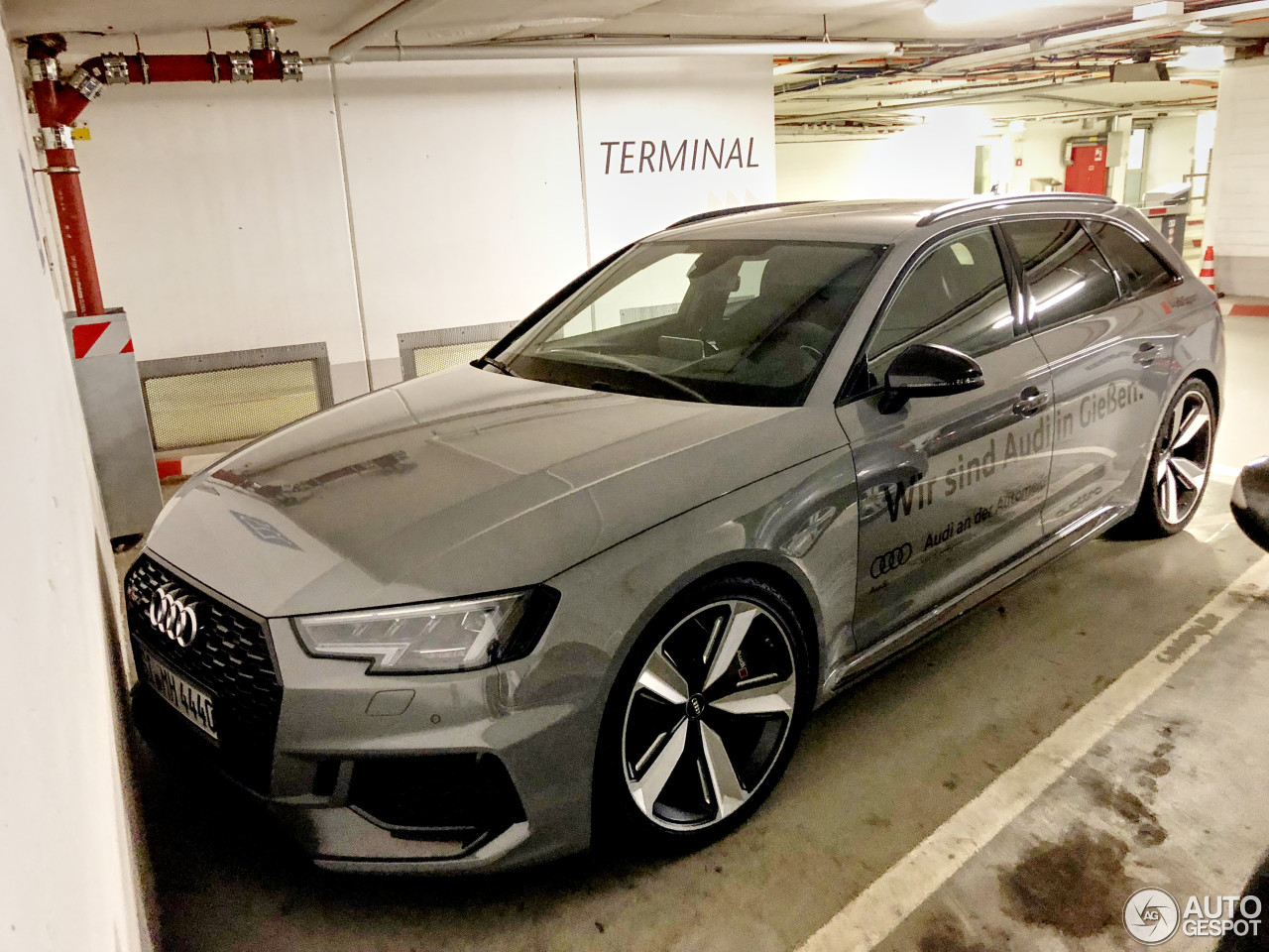 Audi RS4 Avant B9