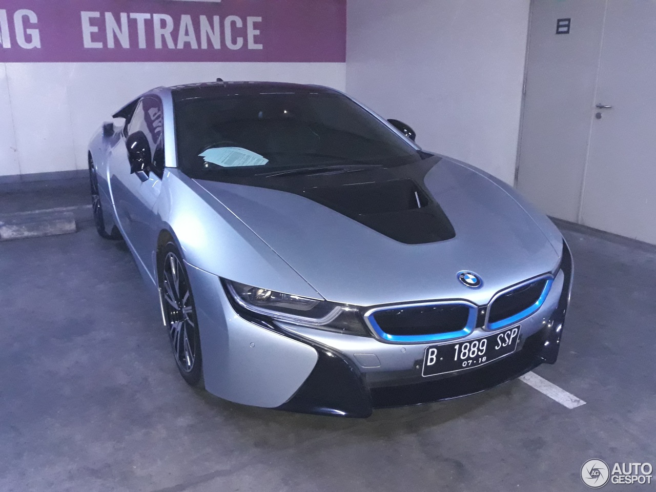 BMW i8