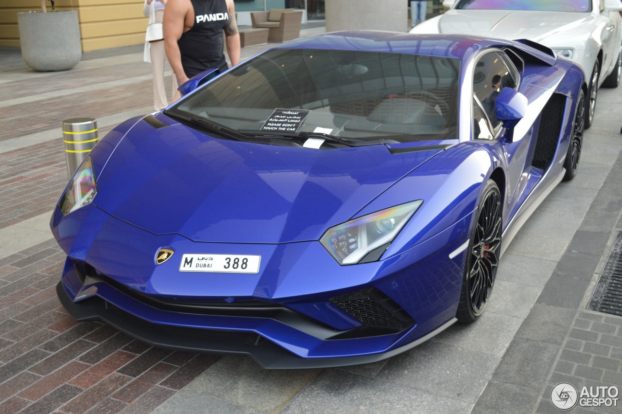 Lamborghini Aventador S LP740-4