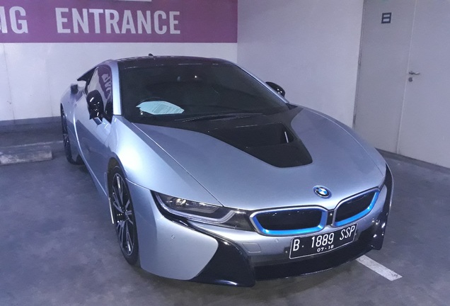 BMW i8