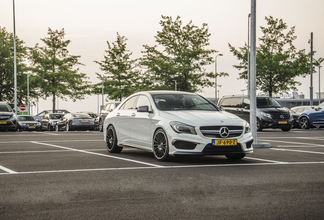 Mercedes-Benz CLA 45 AMG C117