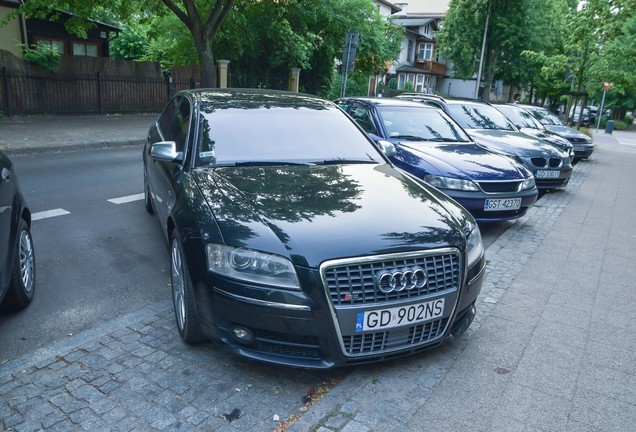 Audi S8 D3