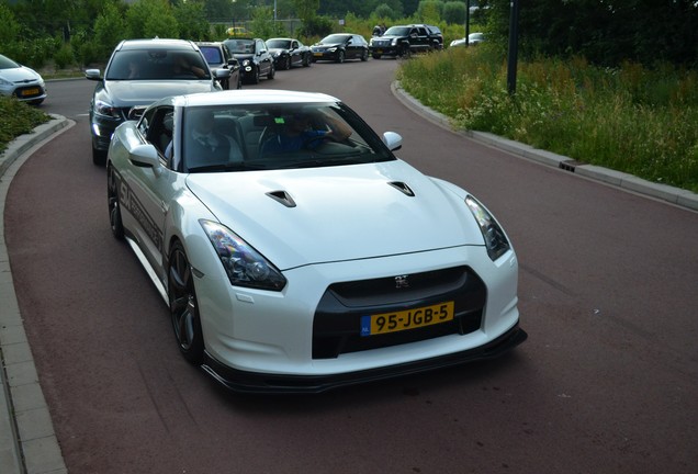 Nissan GT-R