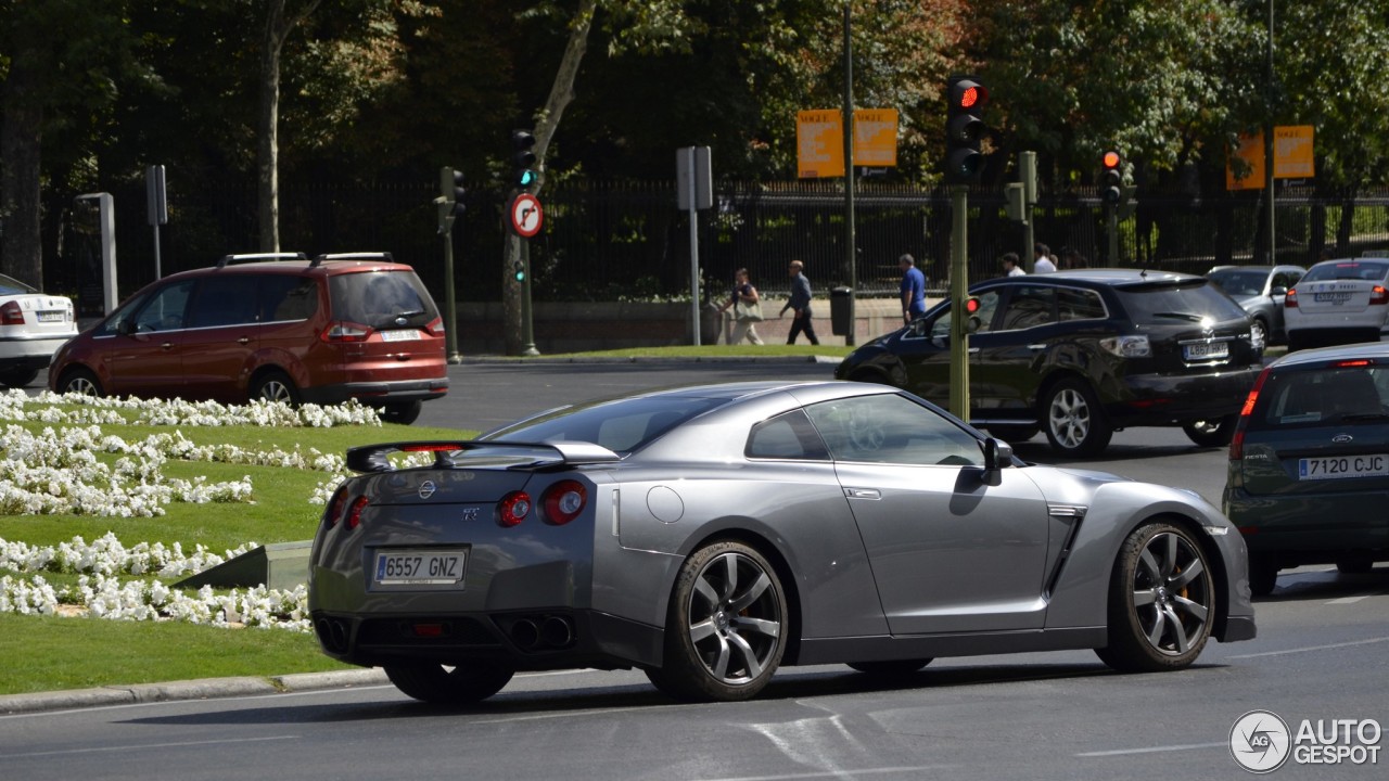 Nissan GT-R