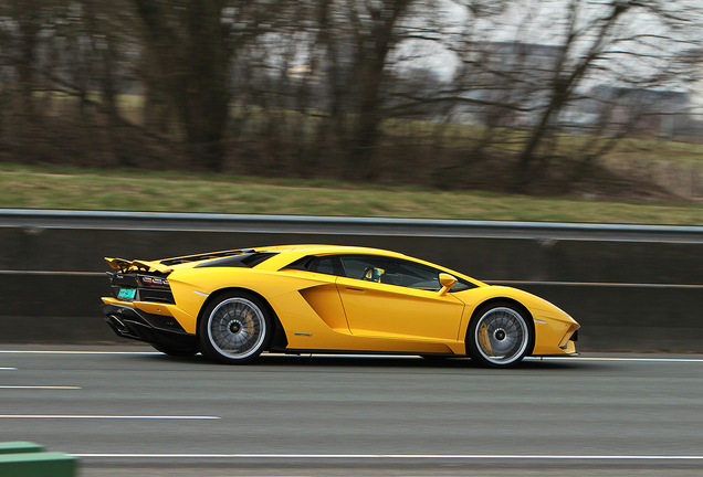 Lamborghini Aventador S LP740-4