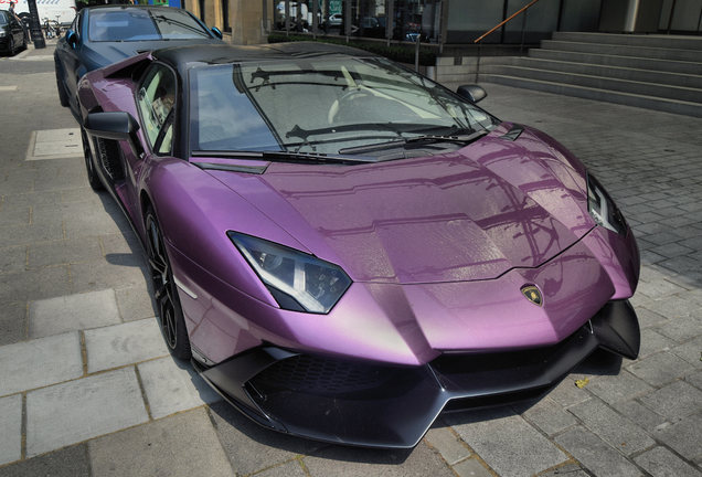 Lamborghini Aventador LP700-4 Roadster