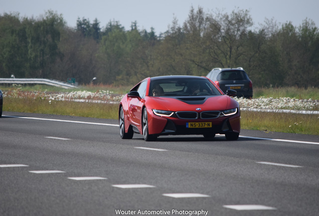 BMW i8 Protonic Red Edition