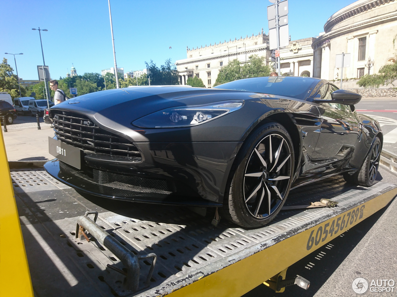 Aston Martin DB11