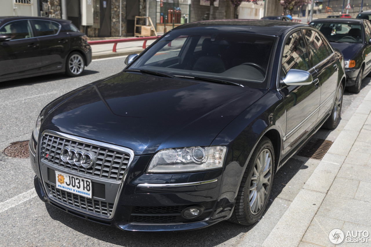 Audi S8 D3