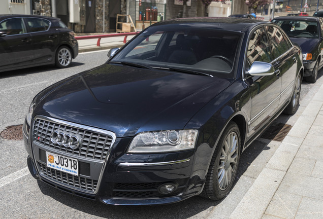 Audi S8 D3