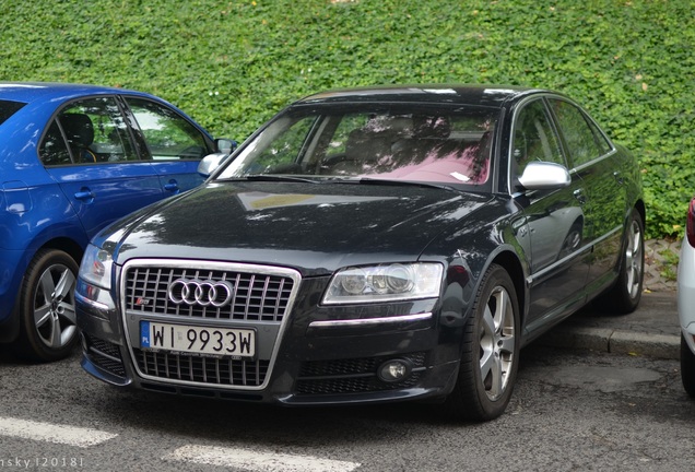 Audi S8 D3