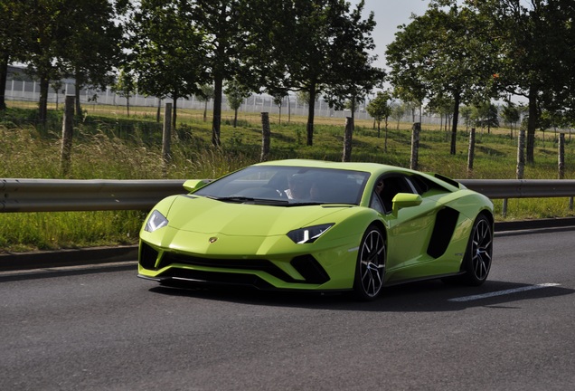 Lamborghini Aventador S LP740-4