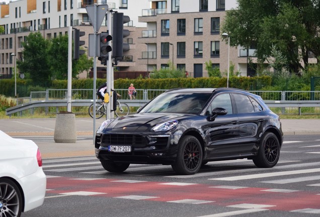 Porsche 95B Macan GTS