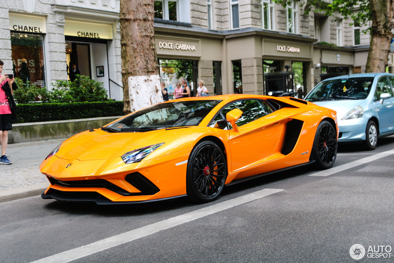 Lamborghini Aventador S LP740-4