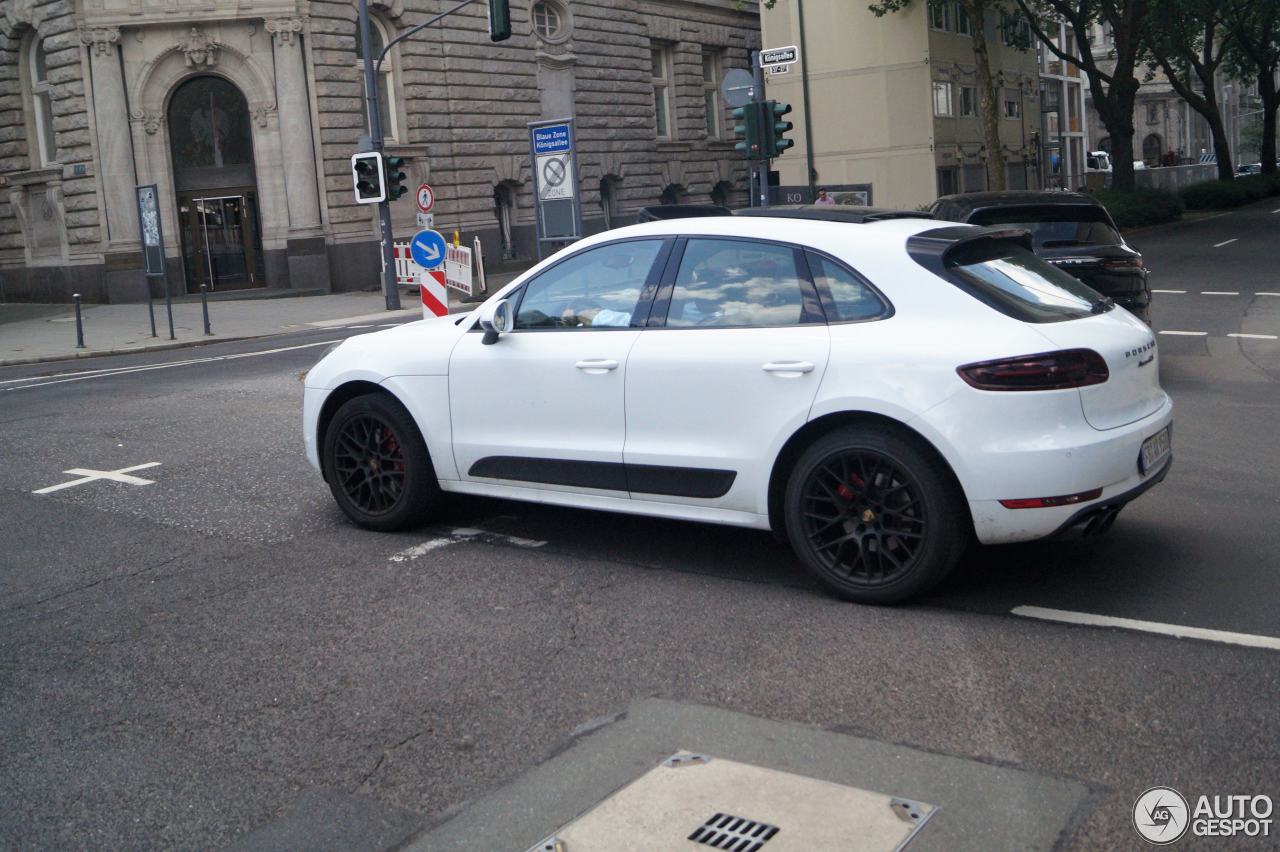 Porsche 95B Macan GTS