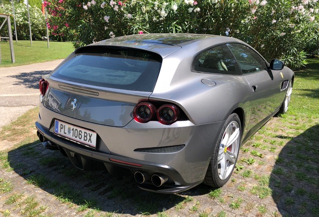 Ferrari GTC4Lusso