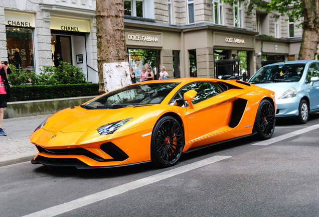 Lamborghini Aventador S LP740-4