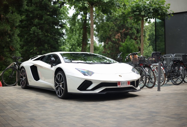 Lamborghini Aventador S LP740-4