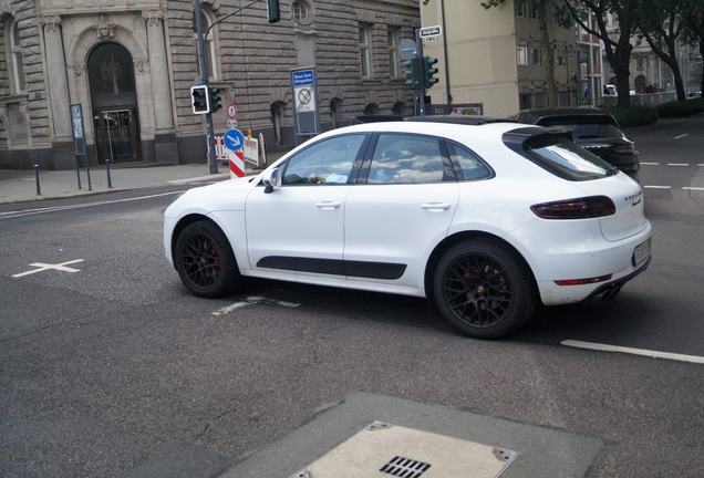 Porsche 95B Macan GTS