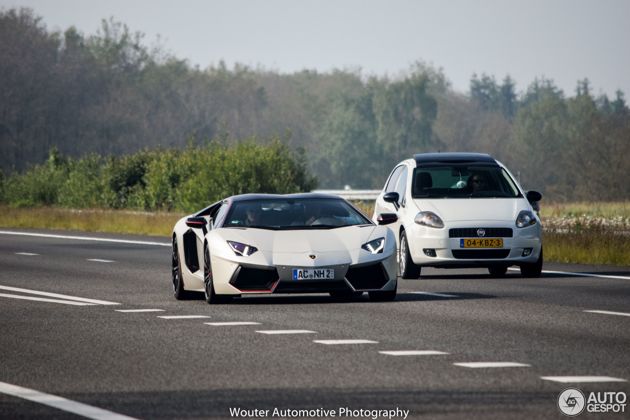 Lamborghini Aventador LP700-4 Roadster Pirelli Edition