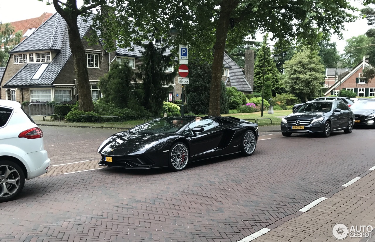 Lamborghini Aventador S LP740-4 Roadster