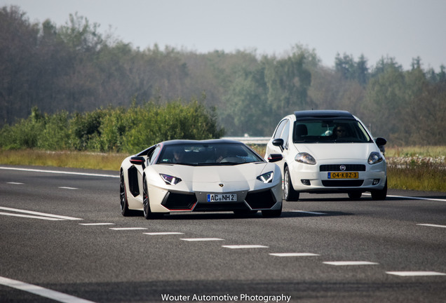 Lamborghini Aventador LP700-4 Roadster Pirelli Edition