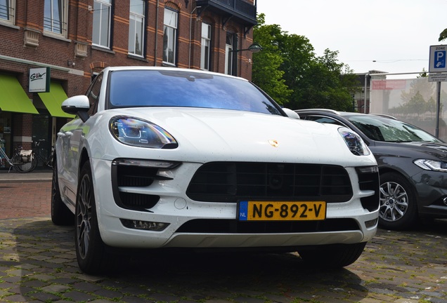 Porsche 95B Macan GTS