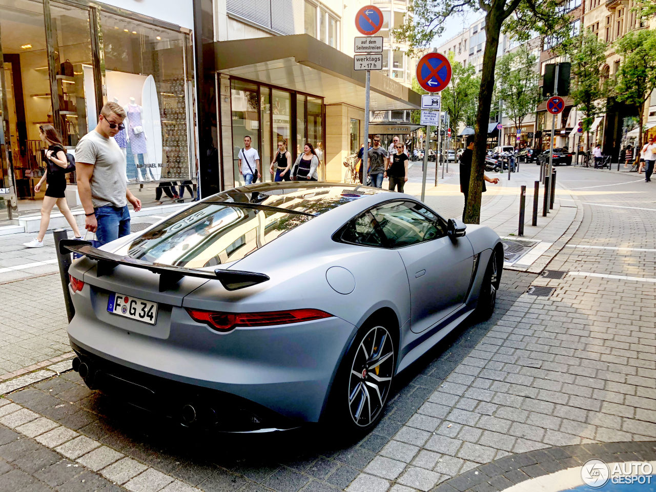 Jaguar F-TYPE SVR Coupé