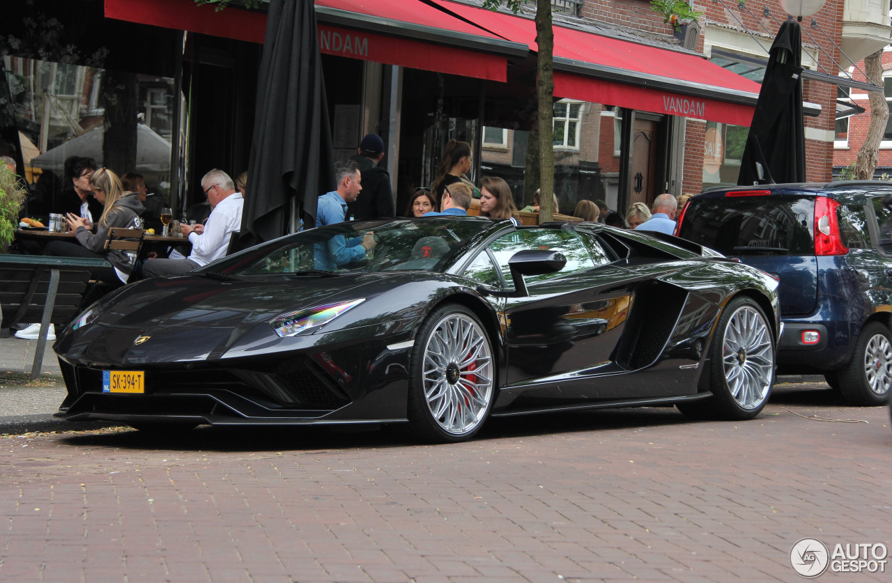 Lamborghini Aventador S LP740-4 Roadster