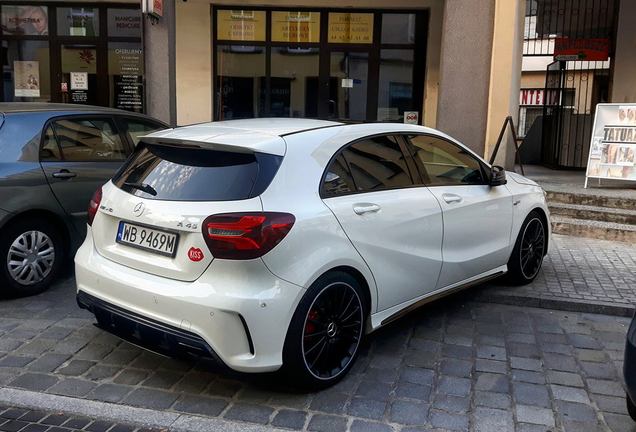 Mercedes-AMG A 45 W176 2015