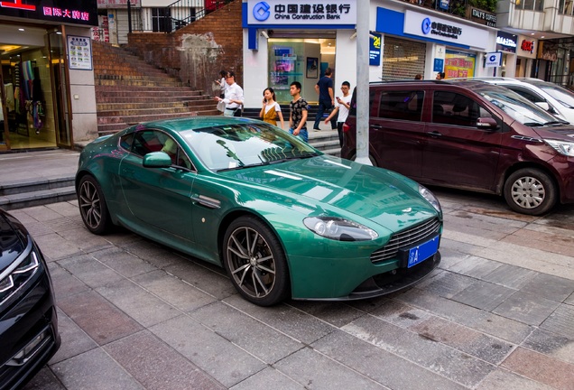 Aston Martin V8 Vantage 2012