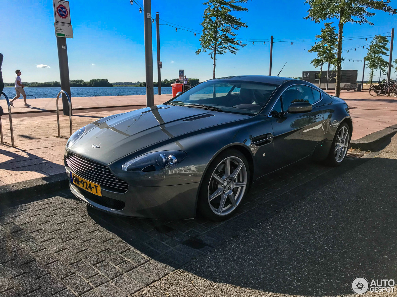 Aston Martin V8 Vantage