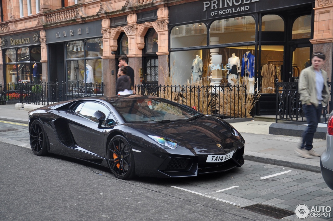 Lamborghini Aventador LP700-4