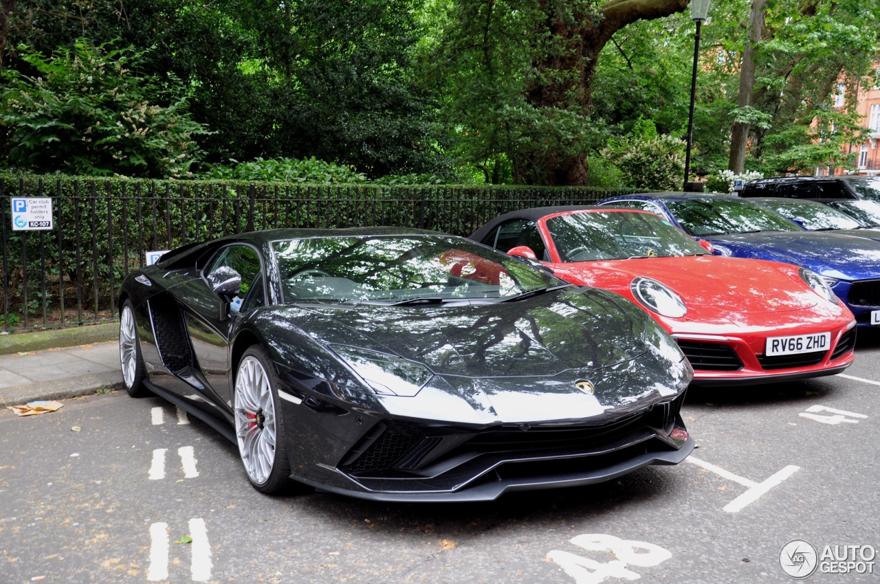 Lamborghini Aventador S LP740-4