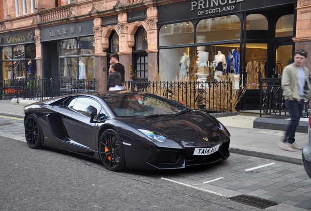 Lamborghini Aventador LP700-4