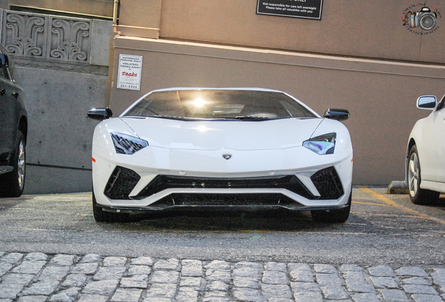 Lamborghini Aventador S LP740-4