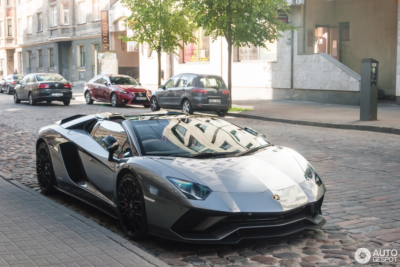 Lamborghini Aventador S LP740-4 Roadster