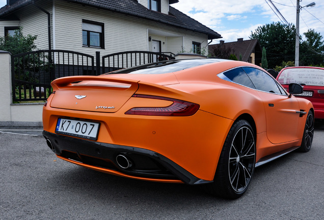 Aston Martin Vanquish 2013