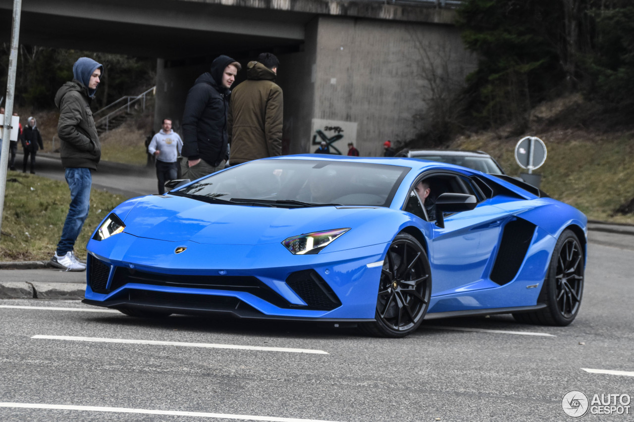 Lamborghini Aventador S LP740-4