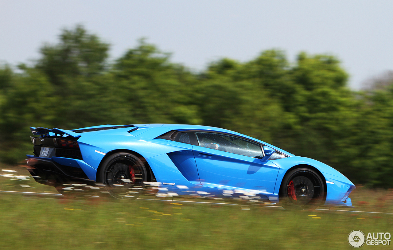 Lamborghini Aventador S LP740-4