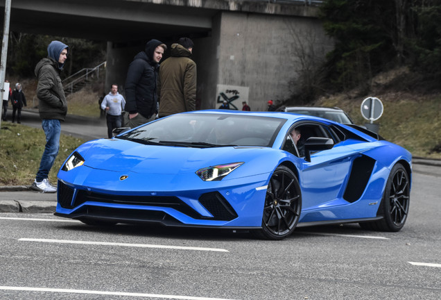 Lamborghini Aventador S LP740-4