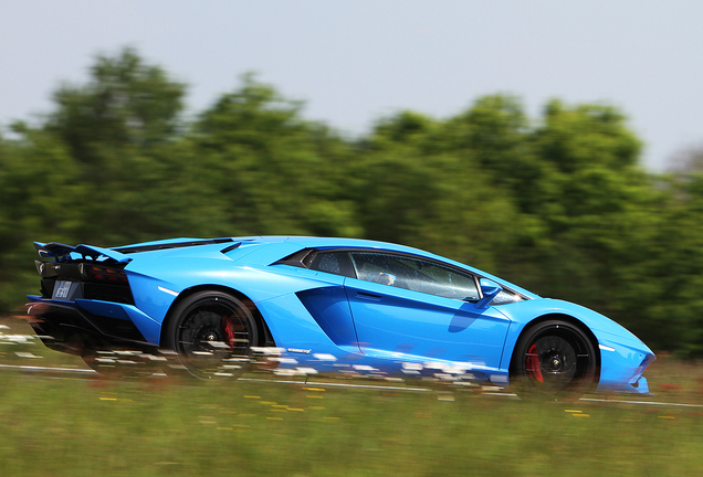 Lamborghini Aventador S LP740-4