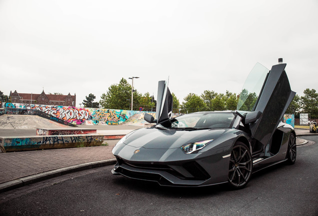 Lamborghini Aventador S LP740-4