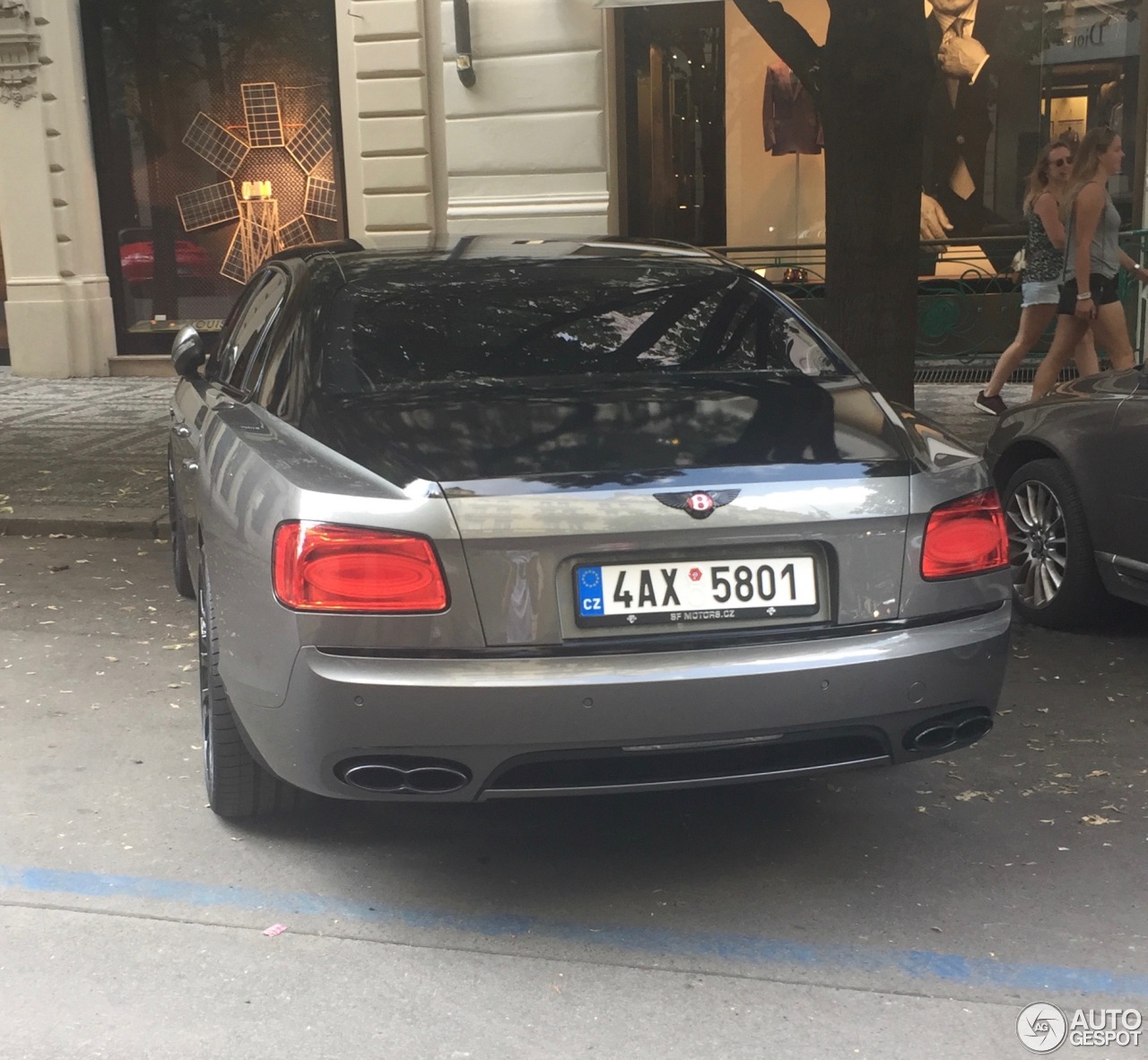 Bentley Flying Spur V8