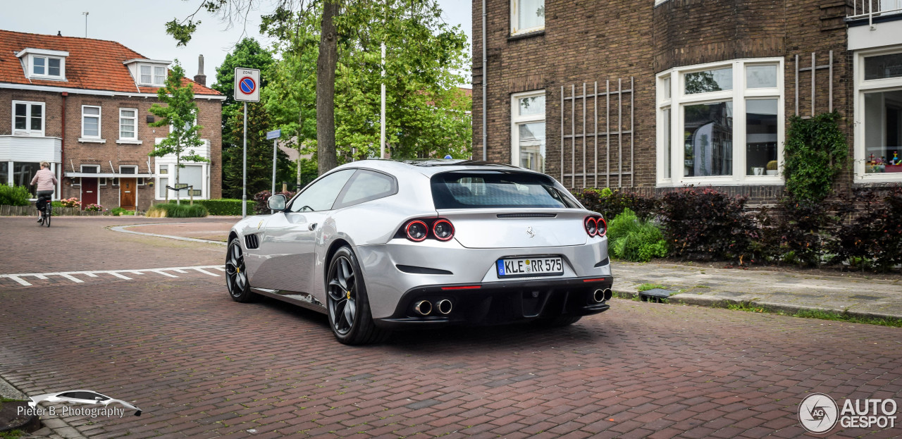 Ferrari GTC4Lusso T